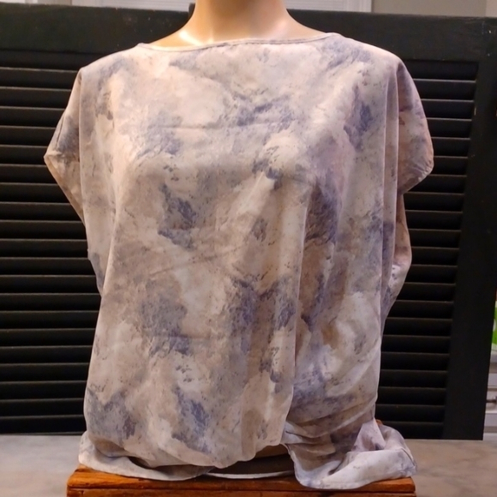 GILI Women's Marble Look Top -EUC - Size Sm but fits loosely like Med